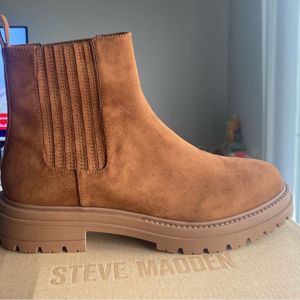 Steve Madden . Camel 9.5 size .